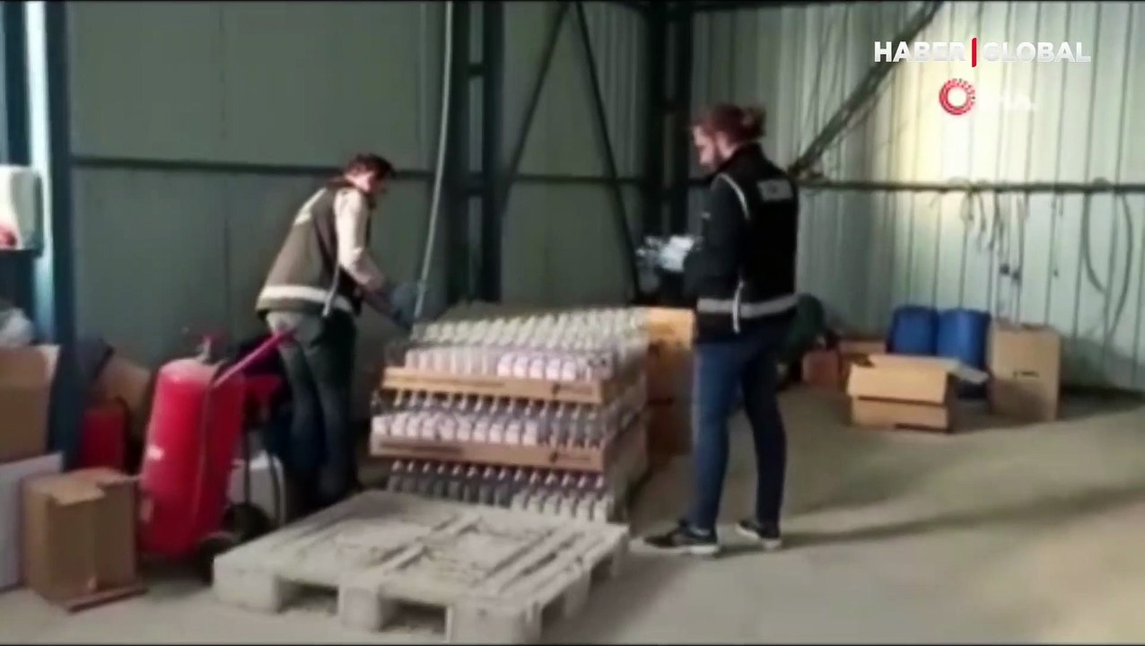 İzmir'de sahte içki fabrikası kurmuşlar: 38 ton sahte etil alkol ele geçirildi, gözaltılar var