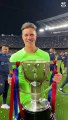 Ter Stegen y Raphinha, con el trofeo de la Liga en las manos / FCB