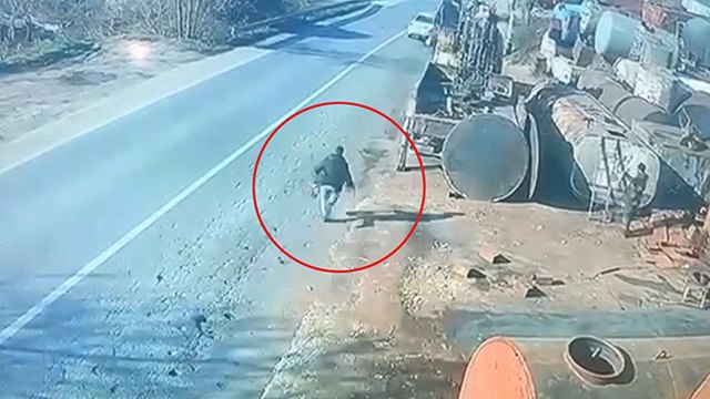 İstanbul'da kendilerini polis olarak tanıtıp 200 bin lira çaldılar