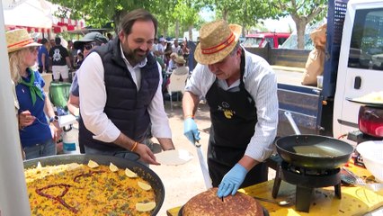 La fuerza del cambio impulsa a Núñez en una primera semana de campaña entre paellas