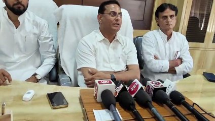 विशेषाधिकारी  फंसे दो शहरों के भंवर में