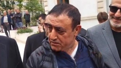 Nuri Sesigüzel'in cenazesinde büyük ayıp! Mahmut Tuncer 20 TL isteyen kişiye "Yüzsüz müsün?" diyerek karşılık verdi