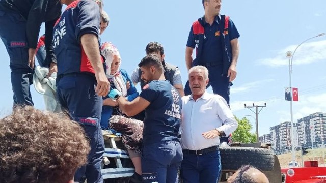 Kamyonet ile otomobil çarpıştı: 2’si çocuk 7 yaralı