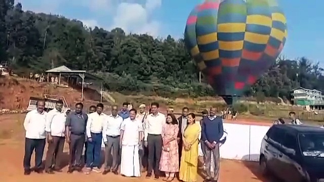 உதகை 200 ஆண்டுகள் நிறைவடைவதையொட்டி பலூன் திருவிழா… துவக்கி வைத்தார் அமைச்சர் ராமச்சந்திரன்!!