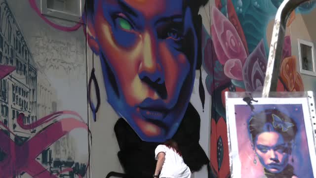 Los muros de Granada se llenan de arte