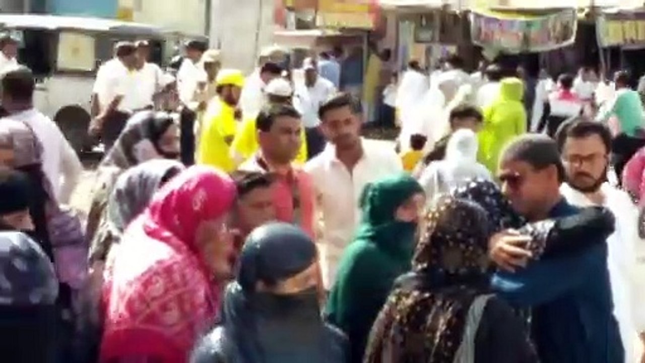 हज—2023: अपनों के गले लगकर मुबारक सफर की दी बधाई, खुशी में छलके आंसू