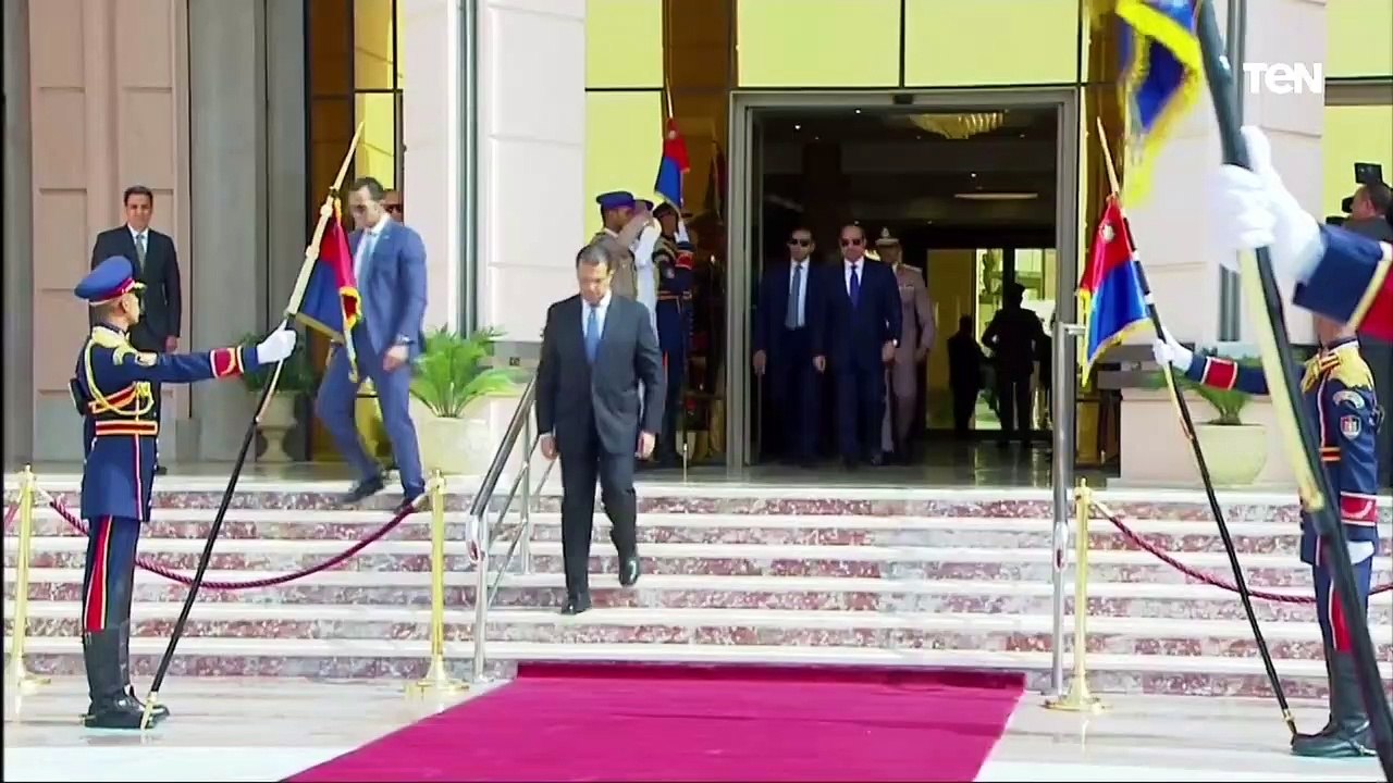 شاهد لحظة استقبال الرئيس السيسي لـ السلطان هيثم بن طارق سلطان عُمان