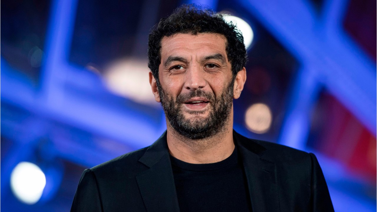 VOICI : "Tais-toi et intègre-toi" : Ramzy Bedia fait de bouleversantes confidences sur son père à leur arrivée en France
