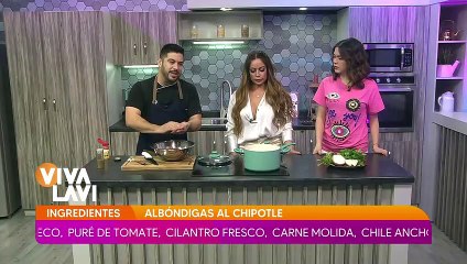 Karina "La Diamond" pone nervioso a Carlos Posadas