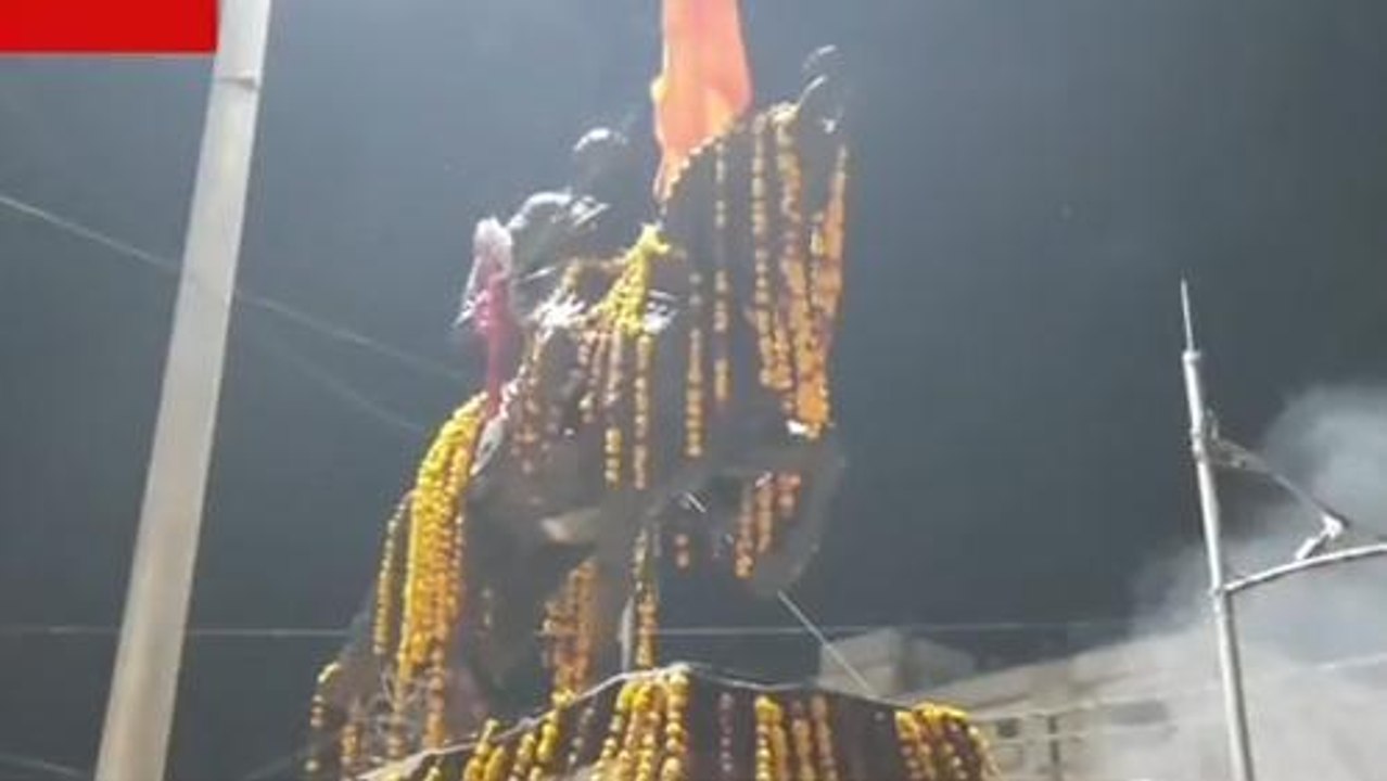 छतरपुर: जन्म उत्सव की पूर्व संध्या पर महाराजा छत्रसाल की प्रतिमा की हुई महाआरती