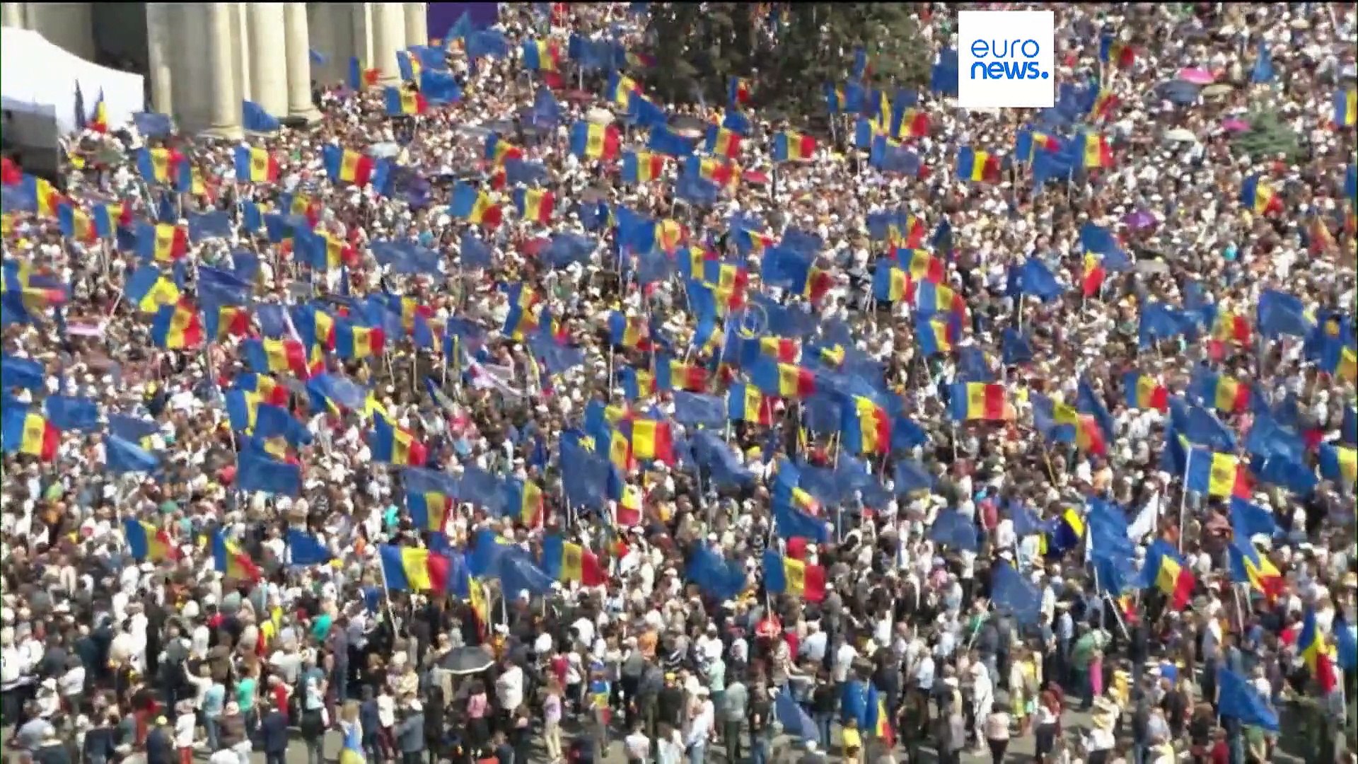 "Tens Of Thousands Rally In Moldova To Demand EU Membership"- 헤럴드경제