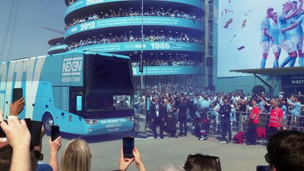 L'arrivée des champions d'Angleterre à l'Etihad Stadium