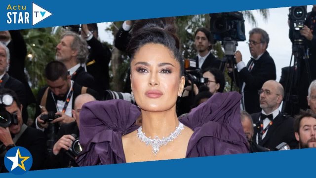 Cannes 2023 : La pulpeuse Salma Hayek ose le décolleté XXL au côté de son époux François Henri-Pinau