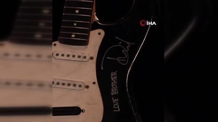 Kurt Cobain'in parçaladığı gitar yaklaşık 600 bin dolara alıcı buldu