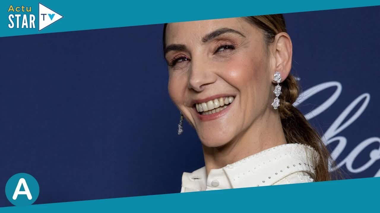 Clotilde Courau : Sensuelle en robe transparent...