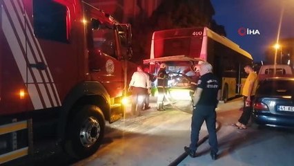 Yolcu otobüsünün motor kısmından yükselen duman korkuttu
