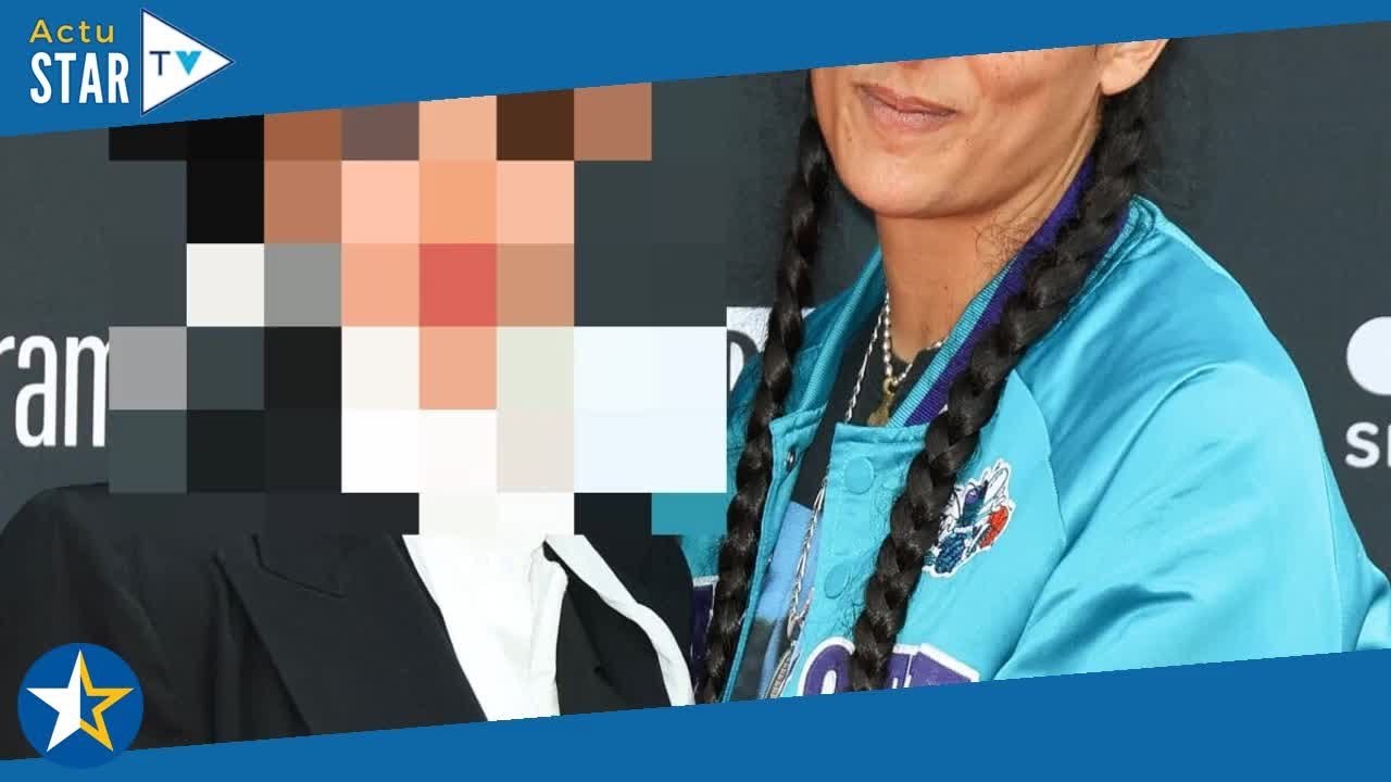 Roxane Depardieu officialise avec une séduisante chanteuse : elles se dévorent du regard