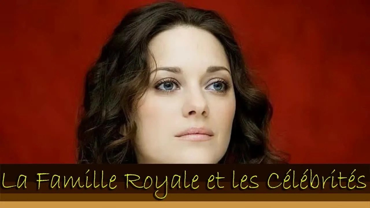 Cotillard radieuse sur le photocall de Little Girl Blue, les internautes sont conquis par son look