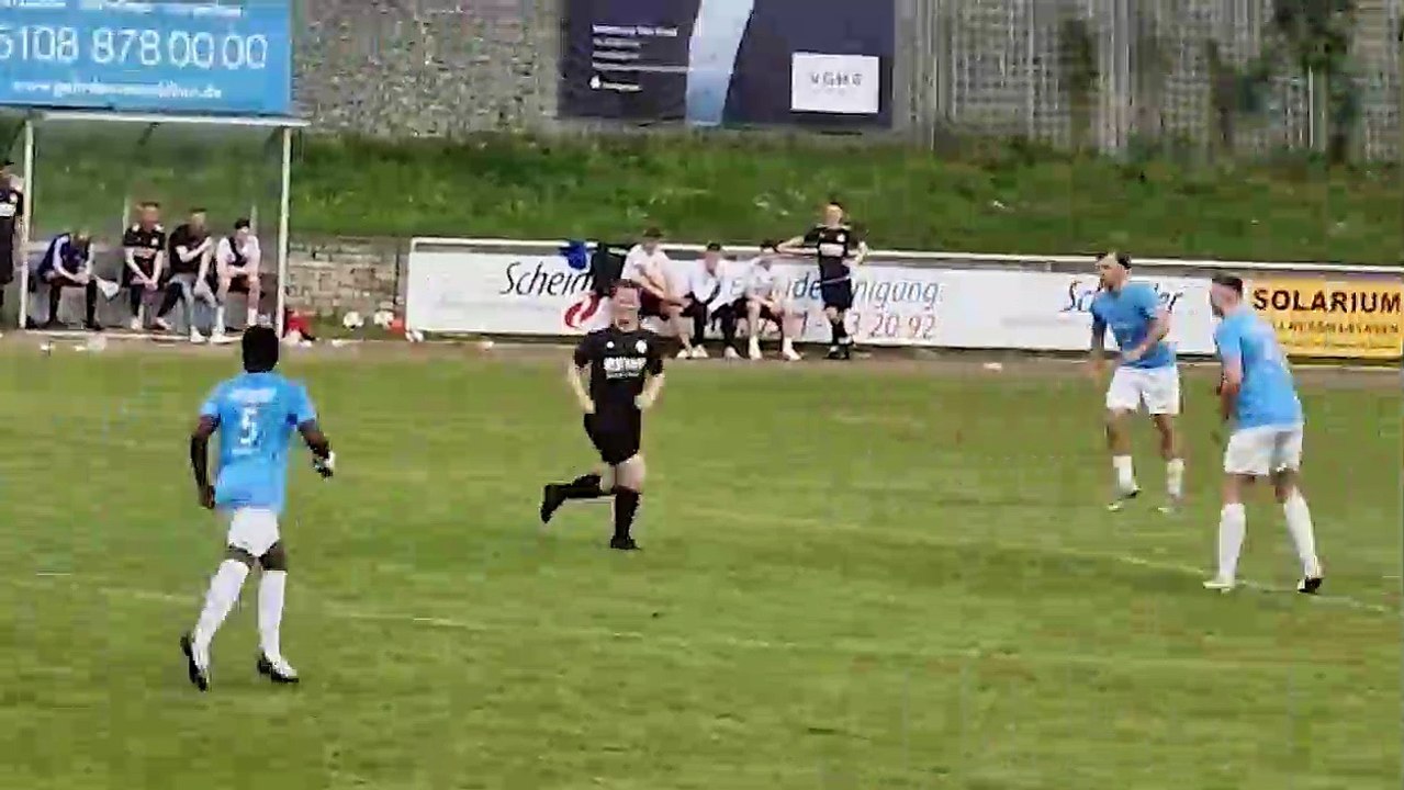 Valerie Hübner erzielt den Siegtreffer für Gehrden gegen Newroz