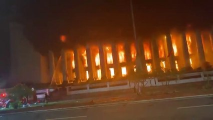 Huge fire destroys historic Philippines post office
