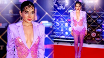 Uorfi Javed अपने बोल्ड Pink Butterfly Outfit को लेकर हुई ट्रोल्स