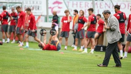 Şampiyonluk gelirse cepleri dolacak! Soyunma odasına inen Dursun Özbek, futbolculara müjdeyi verdi