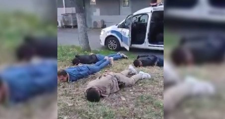 Halay çektikleri için silahla gözaltına alınan gençlere mehter marşlı ters kelepçe!