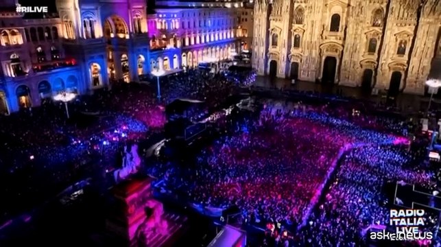 Piazza Duomo sold-out per Radio Italia Live- Il Concerto