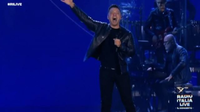 Piazza Duomo sold-out per Radio Italia Live- Il Concerto