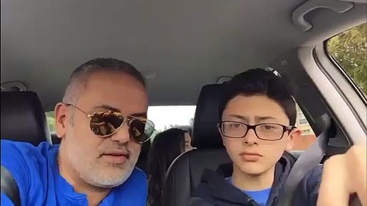 Ce papa n'aurait pas dû essayer d'apprendre la conduite à son fils sur route ouverte