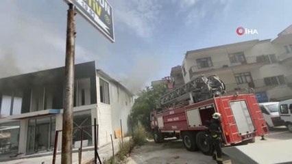 İnşaat halindeki emlak ofisinde çıkan yangın ekipleri alarma geçirdi
