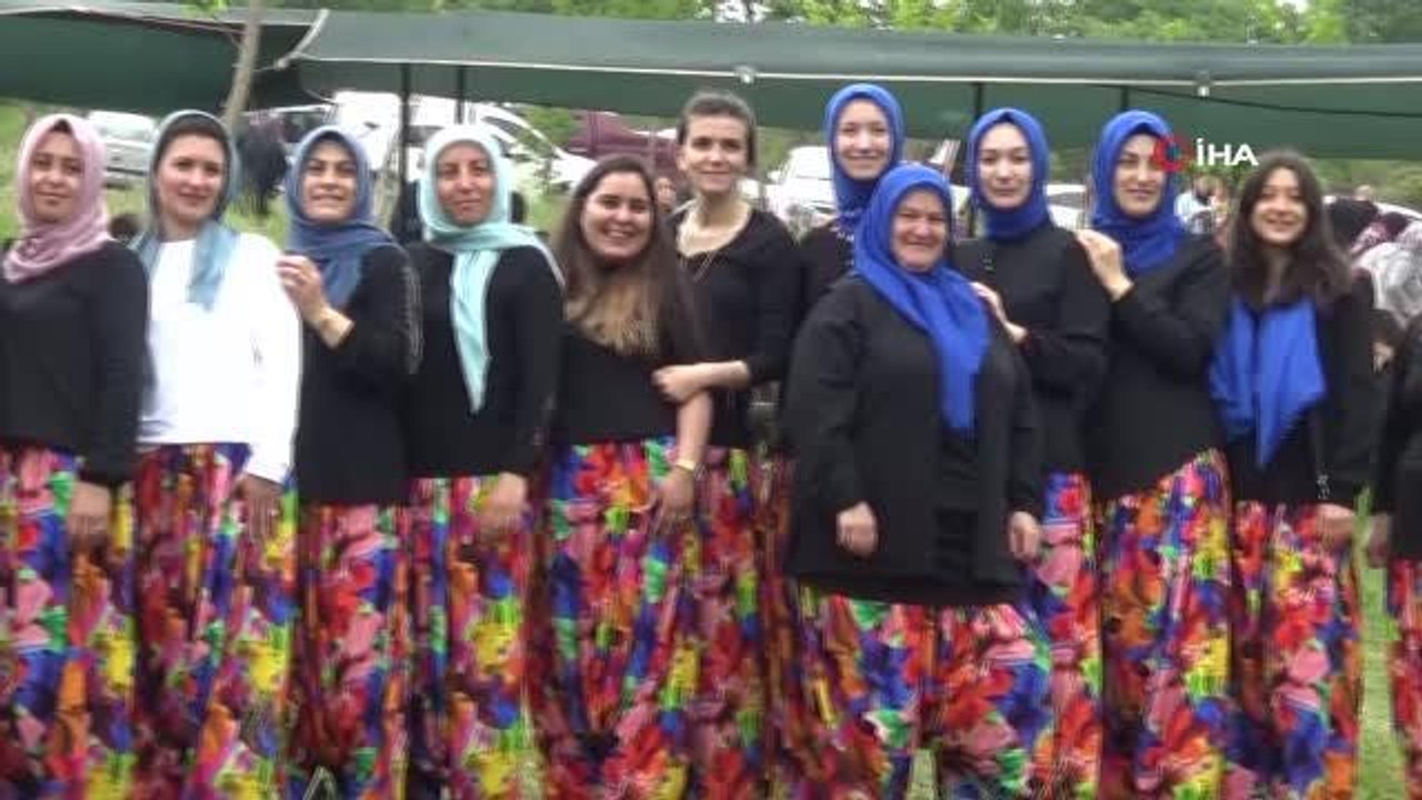 Lapseki'de geleneksel kır pikniği renkli görüntülere sahne oldu