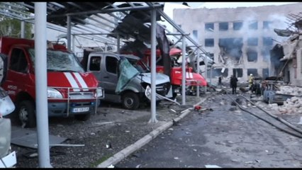 Ucraina, Kiev mostra video di caserma pompieri distrutta a Dnipro