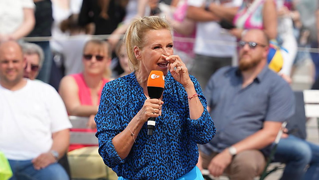Malheur im „Fernsehgarten“: Fans irritiert über Andrea Kiewels nasse Hose