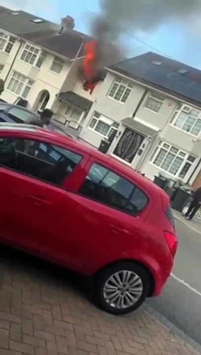 Fire fighters tackle house blaze in Luton caused by overheating extension lead