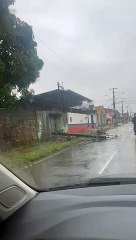 Poste cai na Santa Lúcia