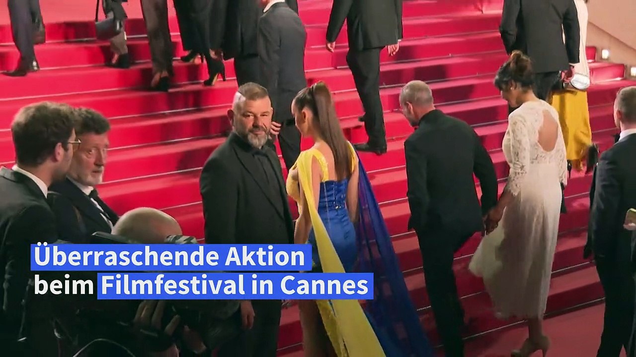 Filmfest in Cannes: Frau in Ukraine-Kleid beschmiert sich mit Kunstblut