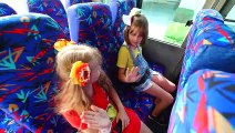 Diana and Roma teach School bus rules with friends(1080P_HD)