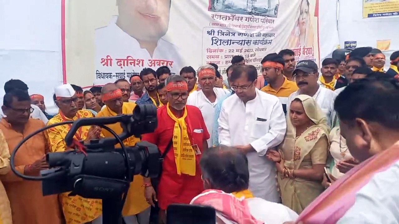 पूजा- अर्चना के साथ हुआ त्रिनेत्र गणेश द्वार का हुआ शिलान्यास