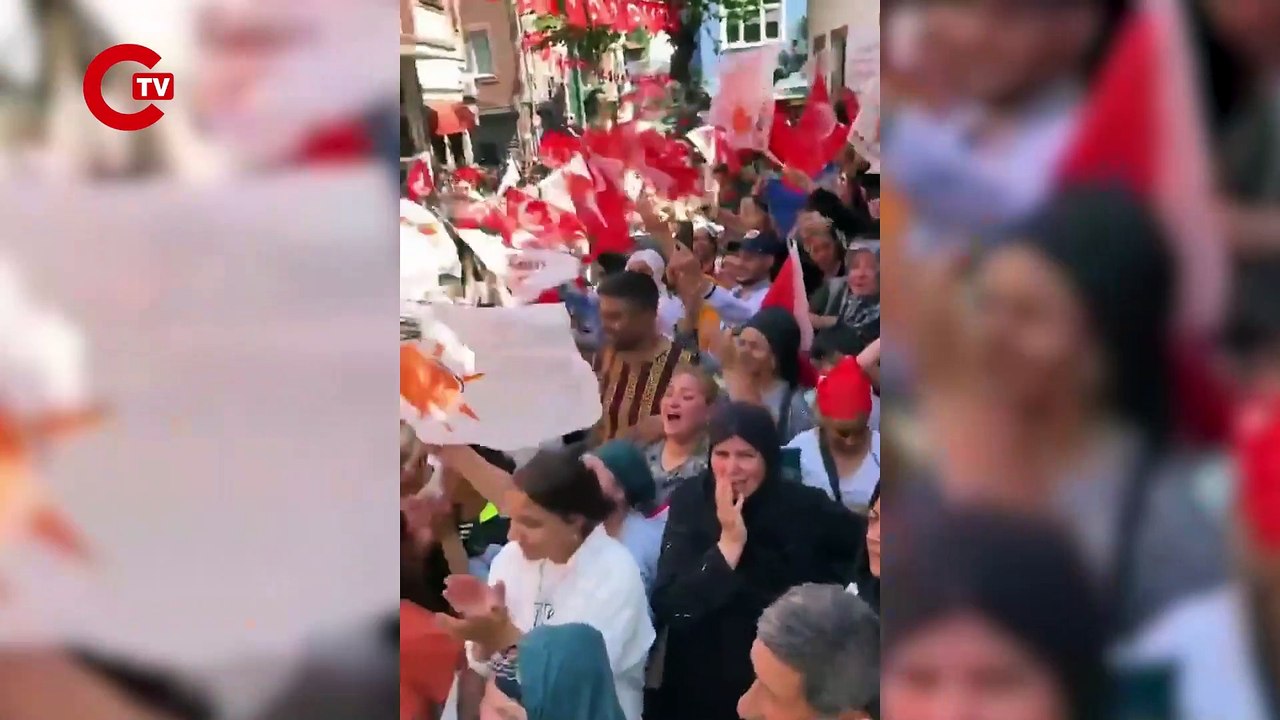 Süleyman Soylu bu kez sahneye şarkı söylemek için çıktı