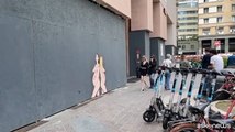 Elly Schlein e Giorgia Meloni nude e incinte su murale a Milano