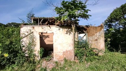UMA CASA ABANDONADA MUITO DETONADA