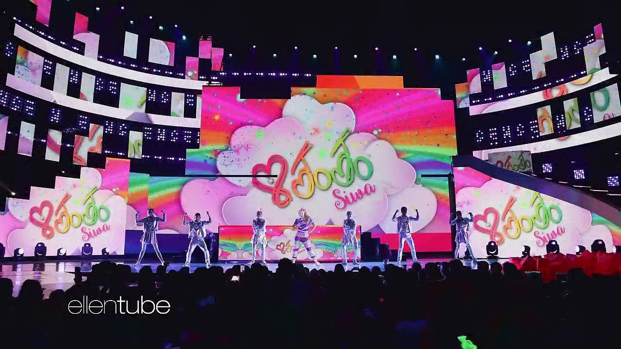 JoJo Siwa on How She Feels Being a Gay Icon (FULL INTERVIEW