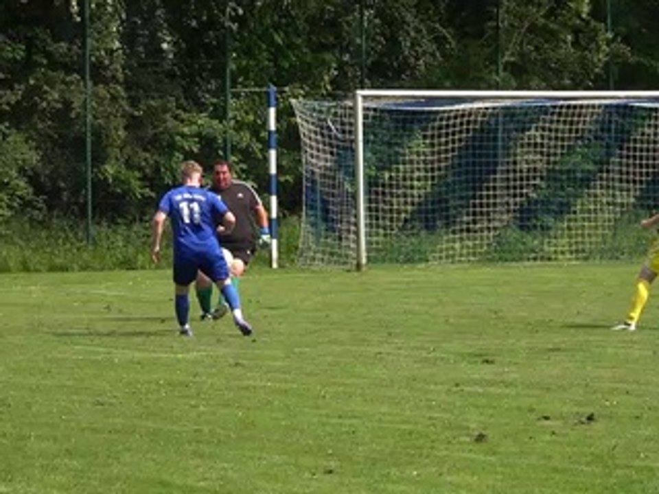 Das 3:0 für den TSV Obernjesa gegen Niedernjesa durch Jonas Grüneklee