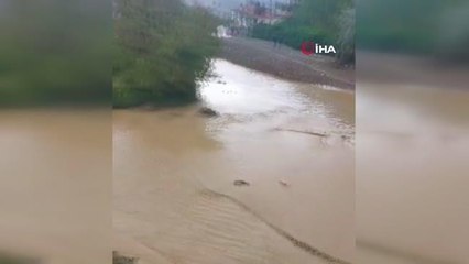 Elmadağ'da sağanak yağış sele neden oldu