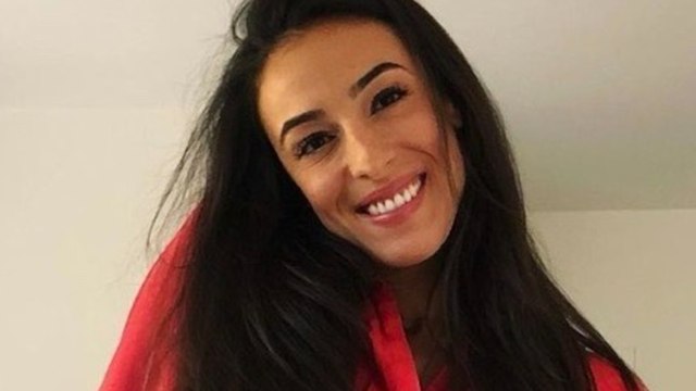 Voici - Mariés au premier regard : Laura dévoile ses différents essayages de robes de mariée et ses choix atypiques