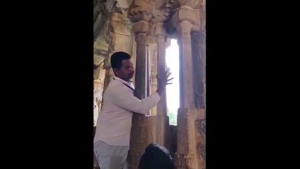 Des piliers musicaux dans un temple Indien
