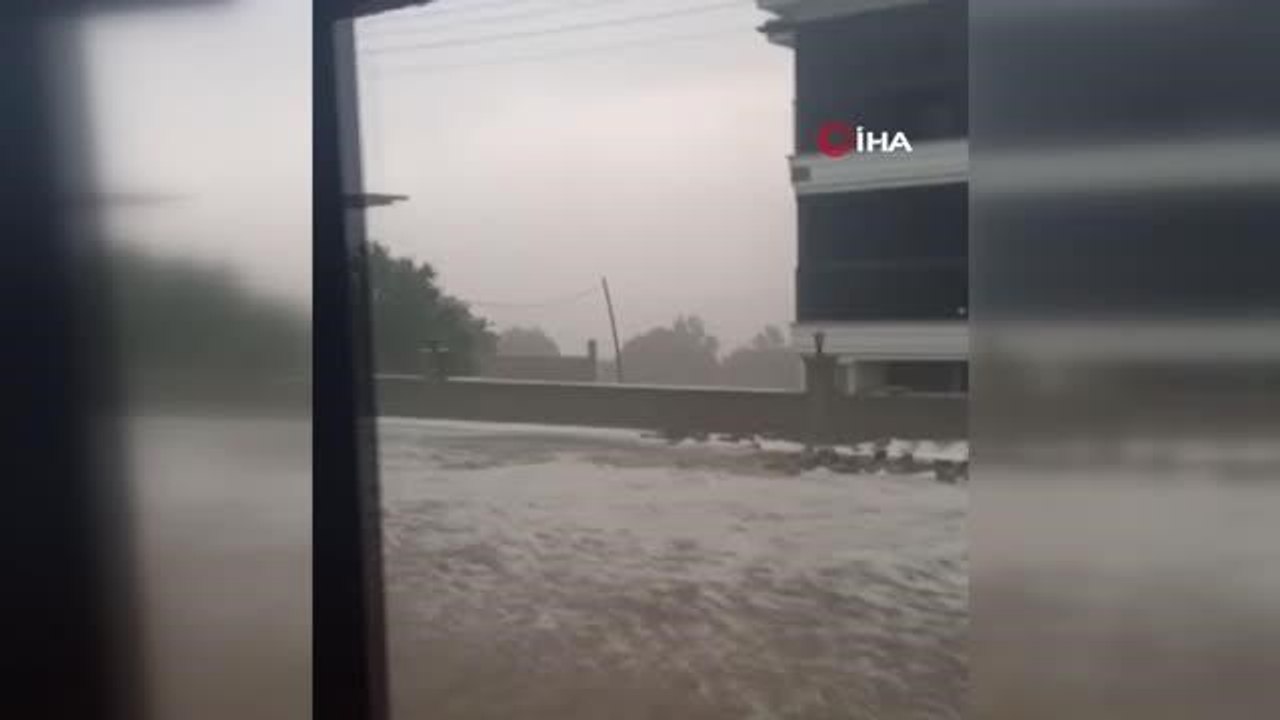 Denizli'yi sel vurdu