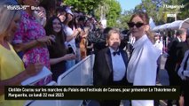 Cannes 2023 : Clotilde Courau et sa cravate XXL, chicissime devant Jean-Pierre Darroussin et sa célèbre femme