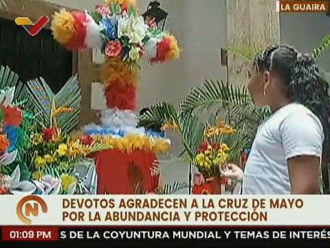 Guaireños rinden homenaje con cantos y tambores a la Cruz de Mayo agradeciendo sus bendiciones
